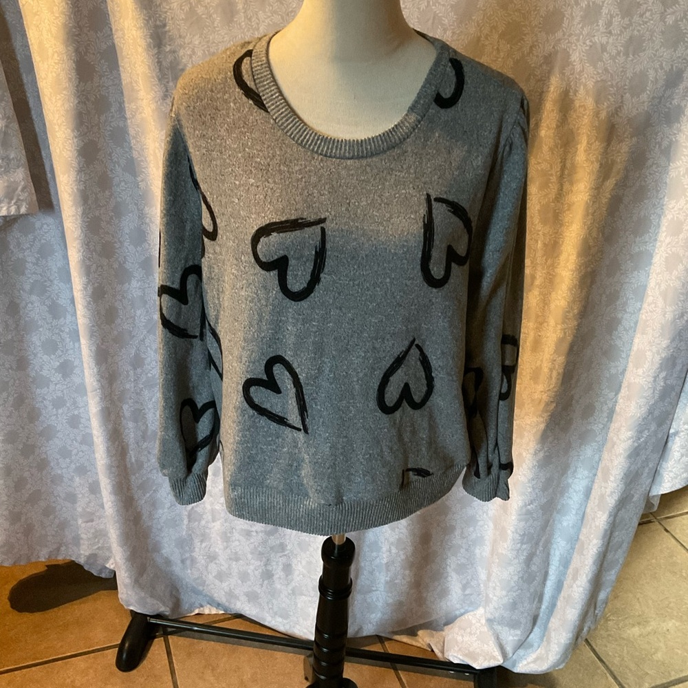 Gray Sweater With Black Heart Pattern - image 1
